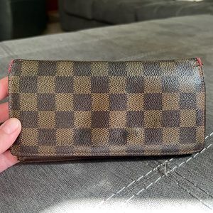 COPY - LV Damier Ebene Brazza Wallet GUC
